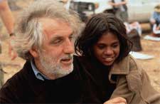 Phillip Noyce and Everlyn Sampi on the set of Noyce’s RABBIT-PROOF FENCE